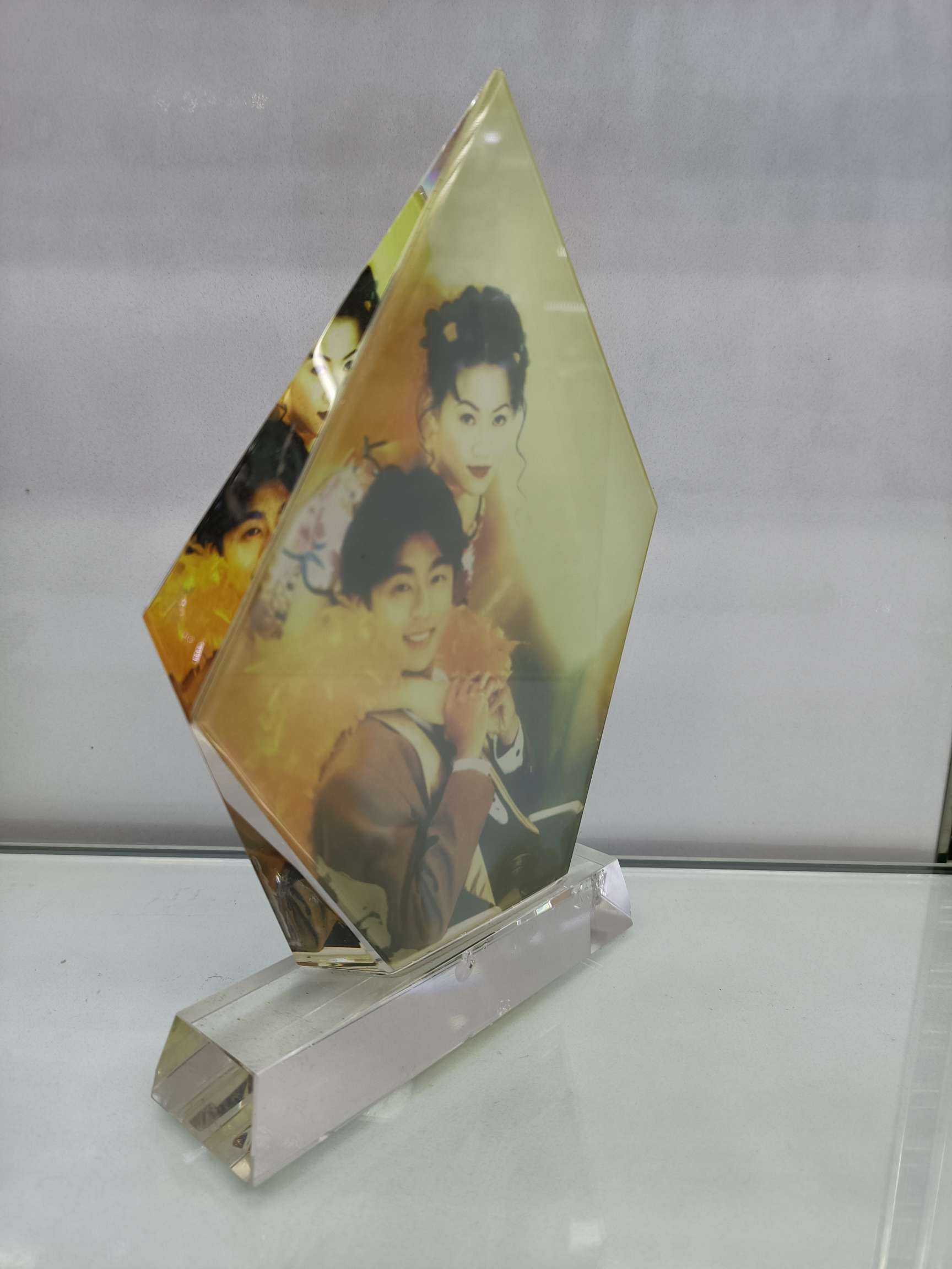 Cristal color alien iceberg pantalla 2 Item Picture