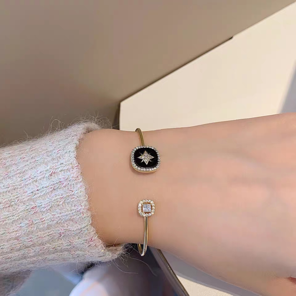 The original and niche design of the open bracelet for women on Instagram in 2021 is a trendy and personalized bracelet accessory Application Scenario