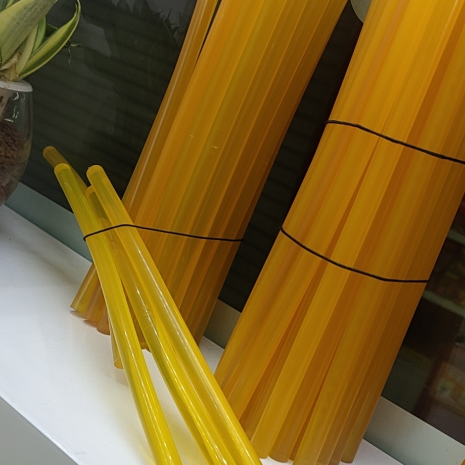 High-viscosity yellow hot melt adhesive stick 307