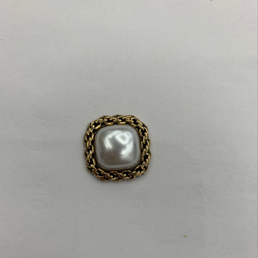 Chain square with pearl medium thumbnail