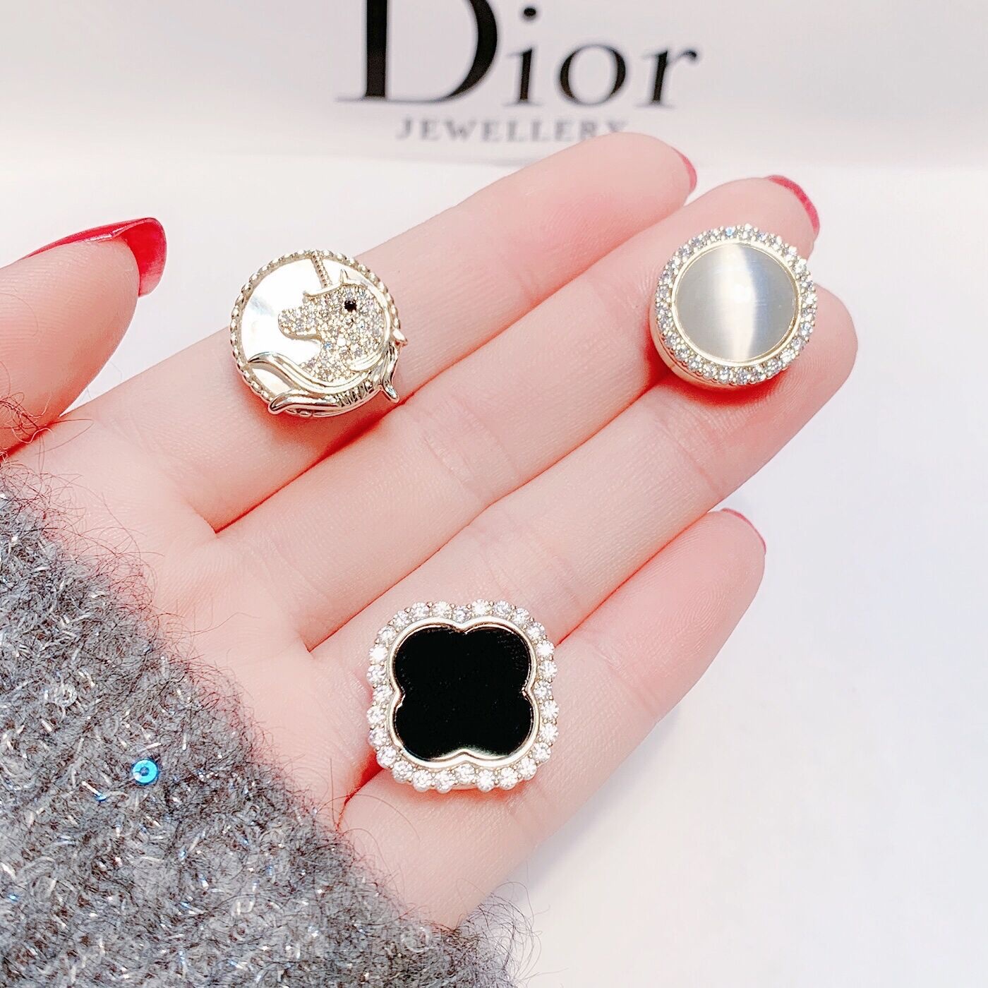Magnetic clasp, anti-glare unicorn crab star brooch, no damage to clothes, women's sewn clasp, Japanese and Korean corsages details Picture