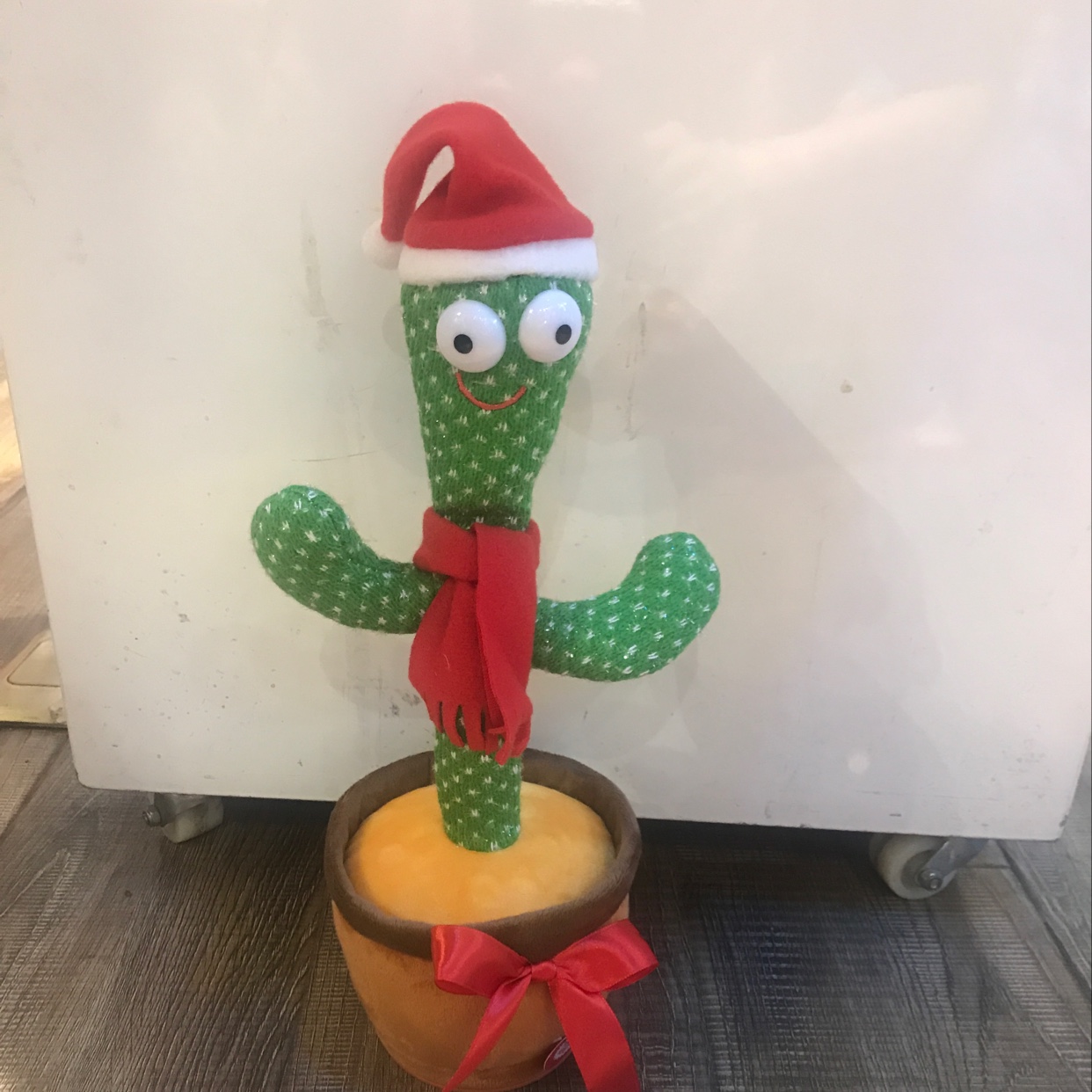 电动仙人掌圣诞围巾款毛绒玩具摆件玩偶 厂家批发图