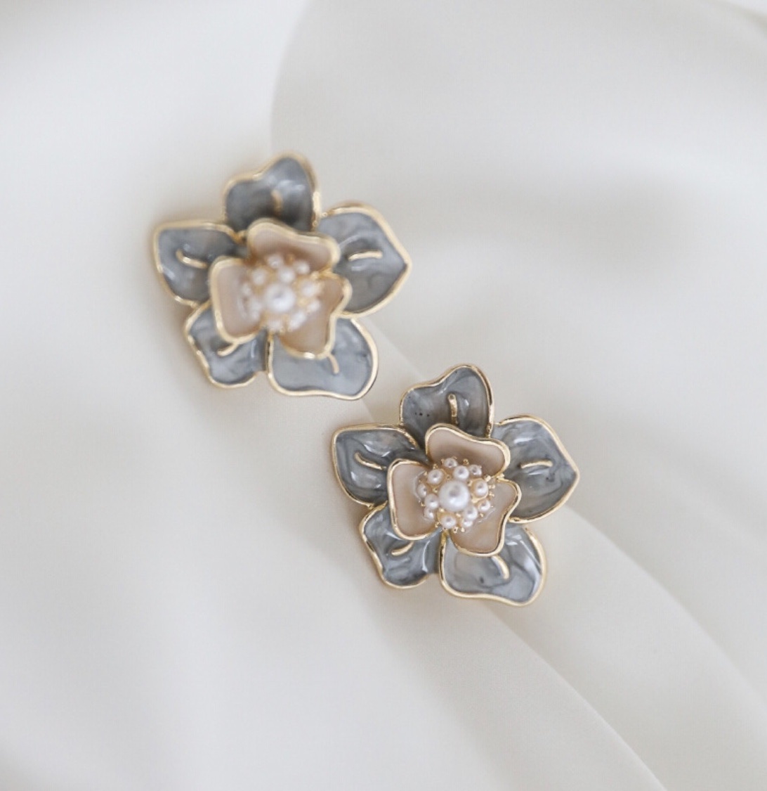 Korean-style socialite banquet style, trendy and fashionable Bohemian rose stud earrings Item Picture