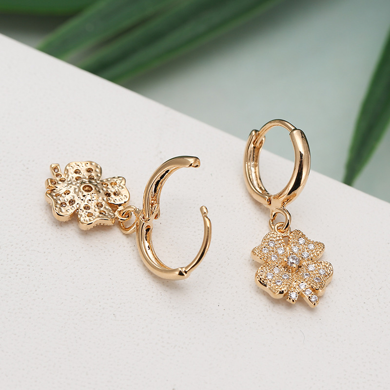 Cross-border best-selling earrings: European and American personalized leaf-shaped zirconia copper earrings and ear buckles sold directly by the manufacturer detail image 7