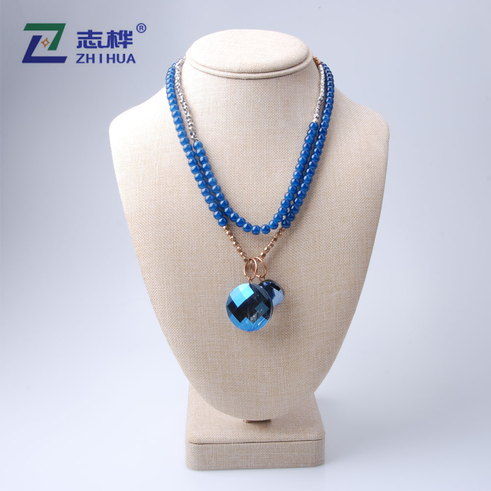 Natural-color linen thick-soled chest support necklace display stand Application Scenario