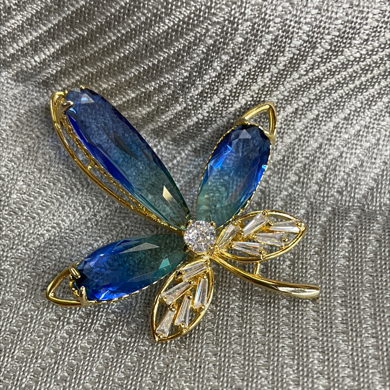 Clear Crystal Leaf Petal Brooch 4