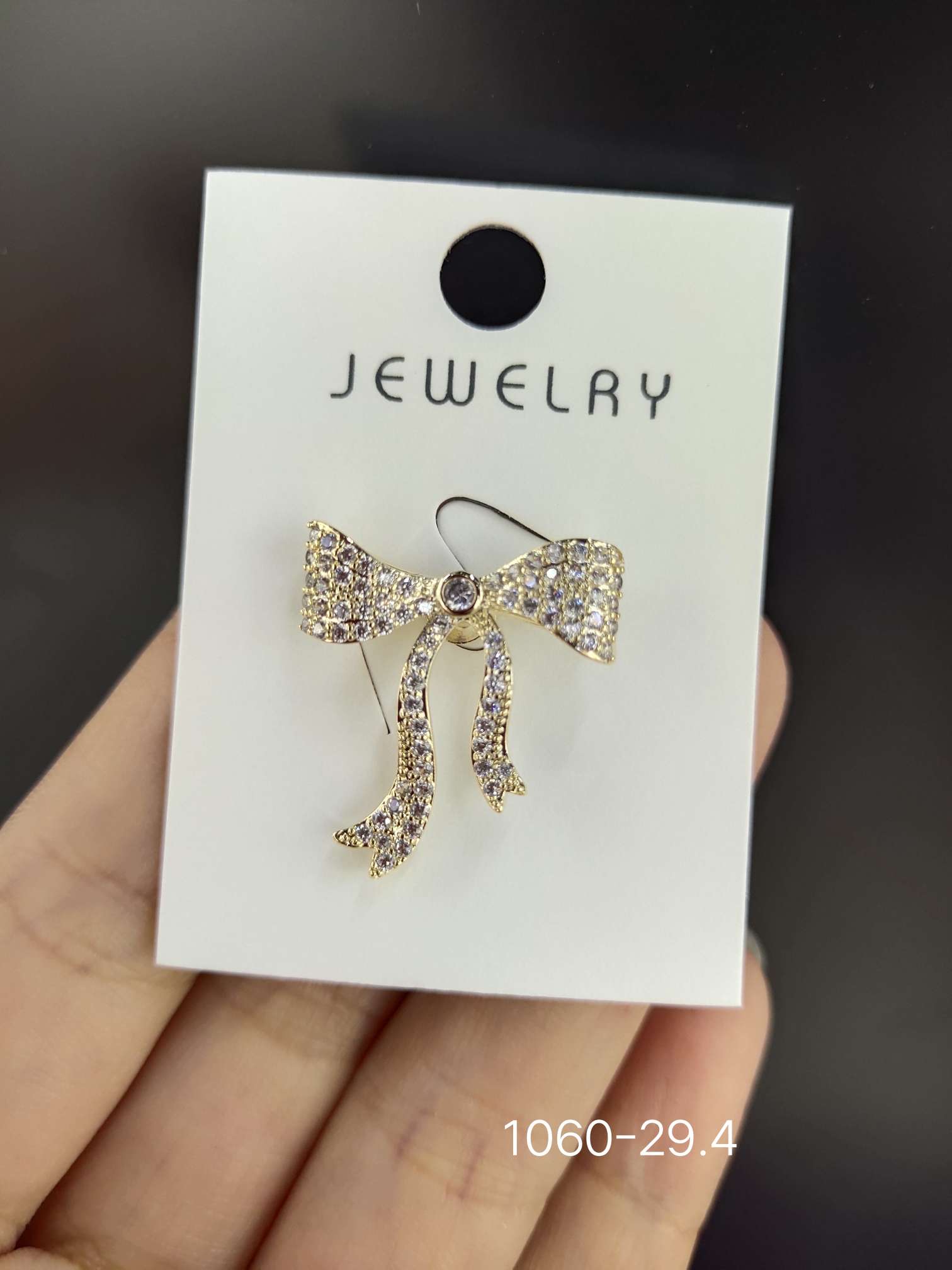 Korean-style fashionable small bow, high-end anti-glare coat accessory brooch details Picture