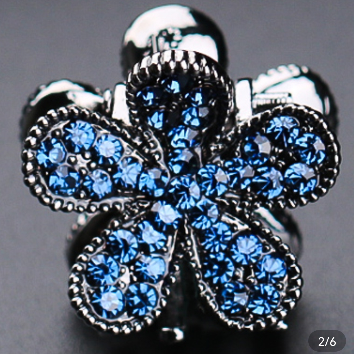 Five petal flower top clip