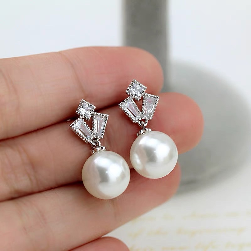Fashionable, elegant, simple, versatile, individual, exquisite and stylish stud earrings details Picture