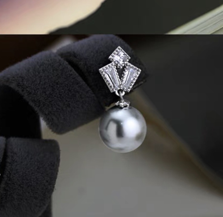 Fashionable, elegant, simple, versatile, individual, exquisite and stylish stud earrings Specification image