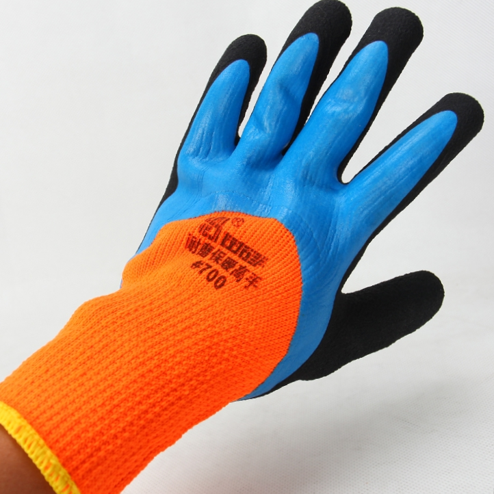 Left and right hand 700 winter warm labor protection gloves wool foam wrinkle impregnated with rubber thickening and velvet wear-resistant anti-slip male full figure
