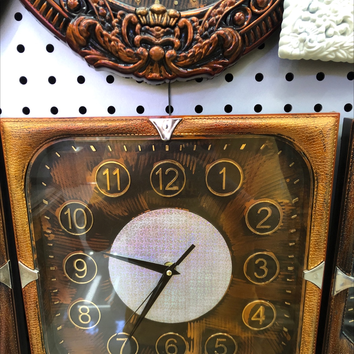 752 wall clocks