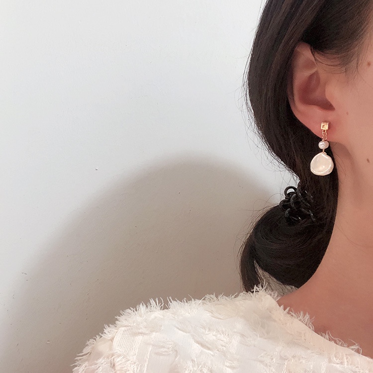 Shaped fresh water pearl style metallic earrings