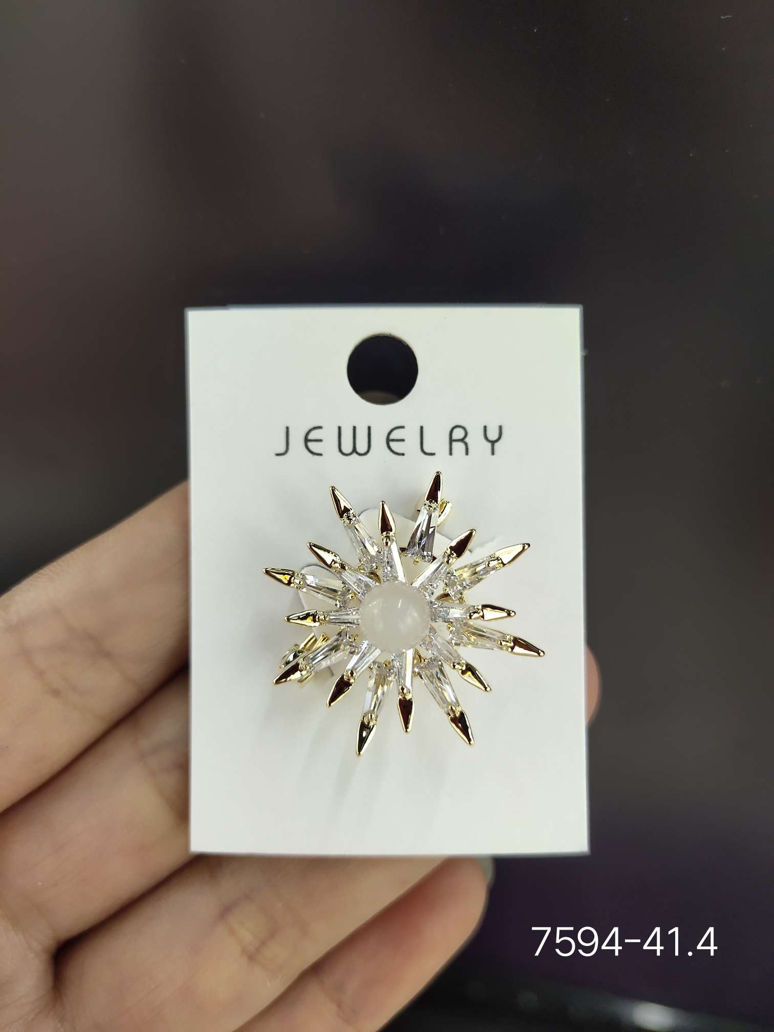 Korean-style fashionable zirconium sun high-end anti-glare coat accessory brooch details Picture