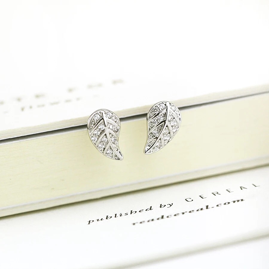 Small delicate small fresh small leaves cute girl summer earrings