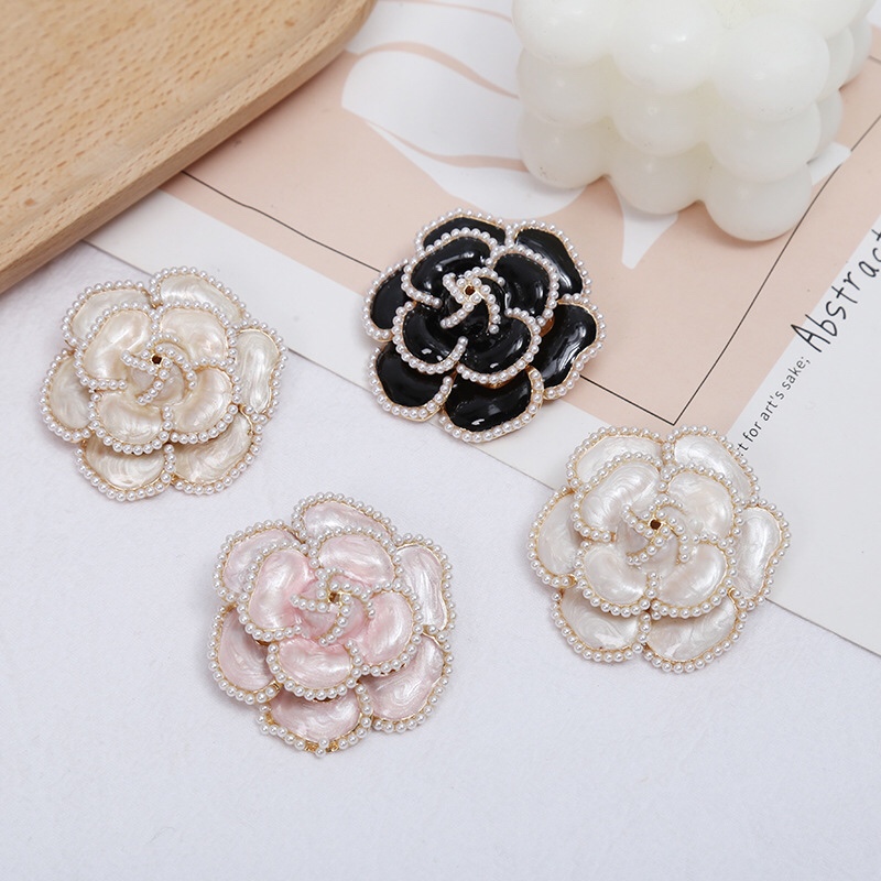 Retro chanel-style brooch, cute camellia pearl shawl, clasp, Japanese and Korean flower suit corsage