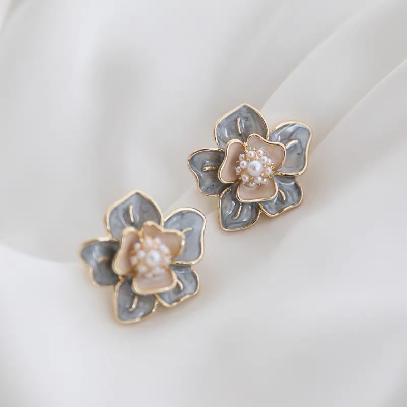 Korean-style socialite banquet style, trendy and fashionable Bohemian rose stud earrings details Picture