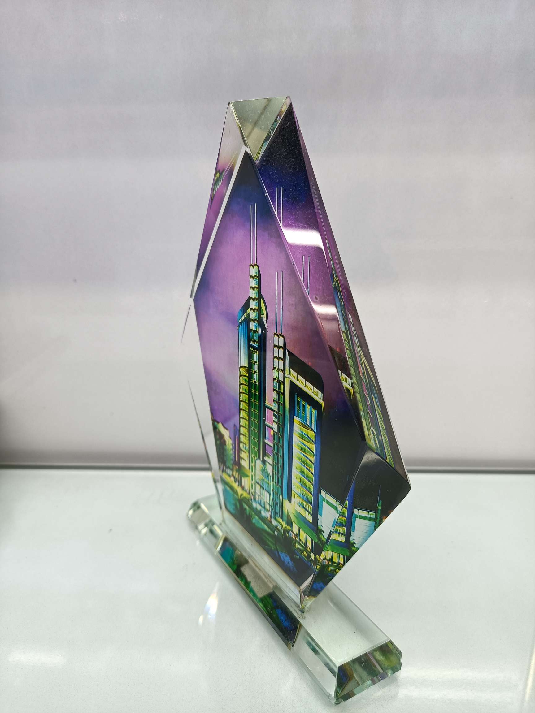 Yan fan cristal color especial forma iceberg pantalla de reloj personalidad altura 28 cm Specification image