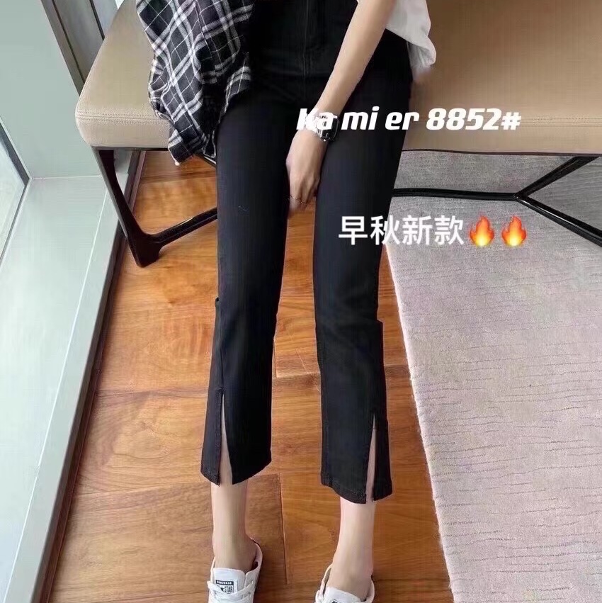 黑色牛仔裤喇叭裤：