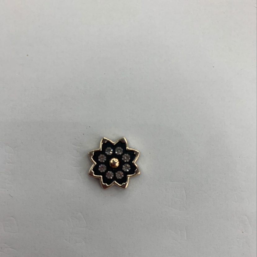 Eight small diamond flower shape