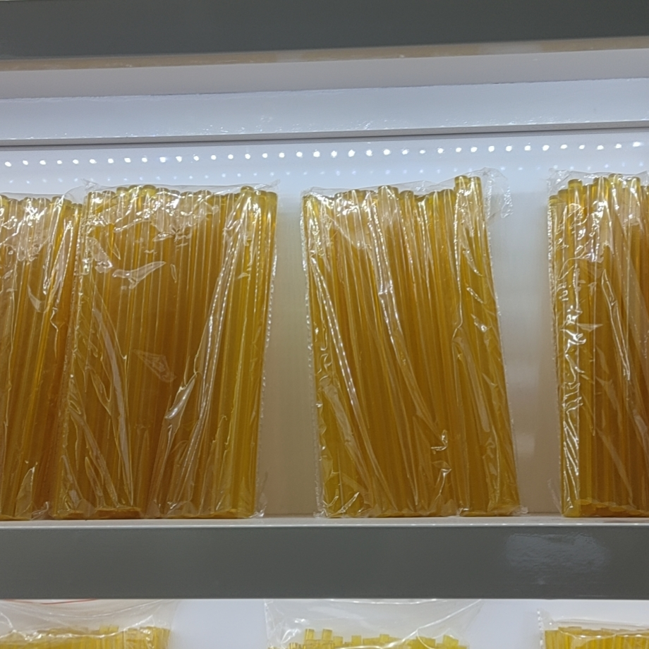 The thickness of the high-viscosity yellow transparent hot melt adhesive stick is indicated