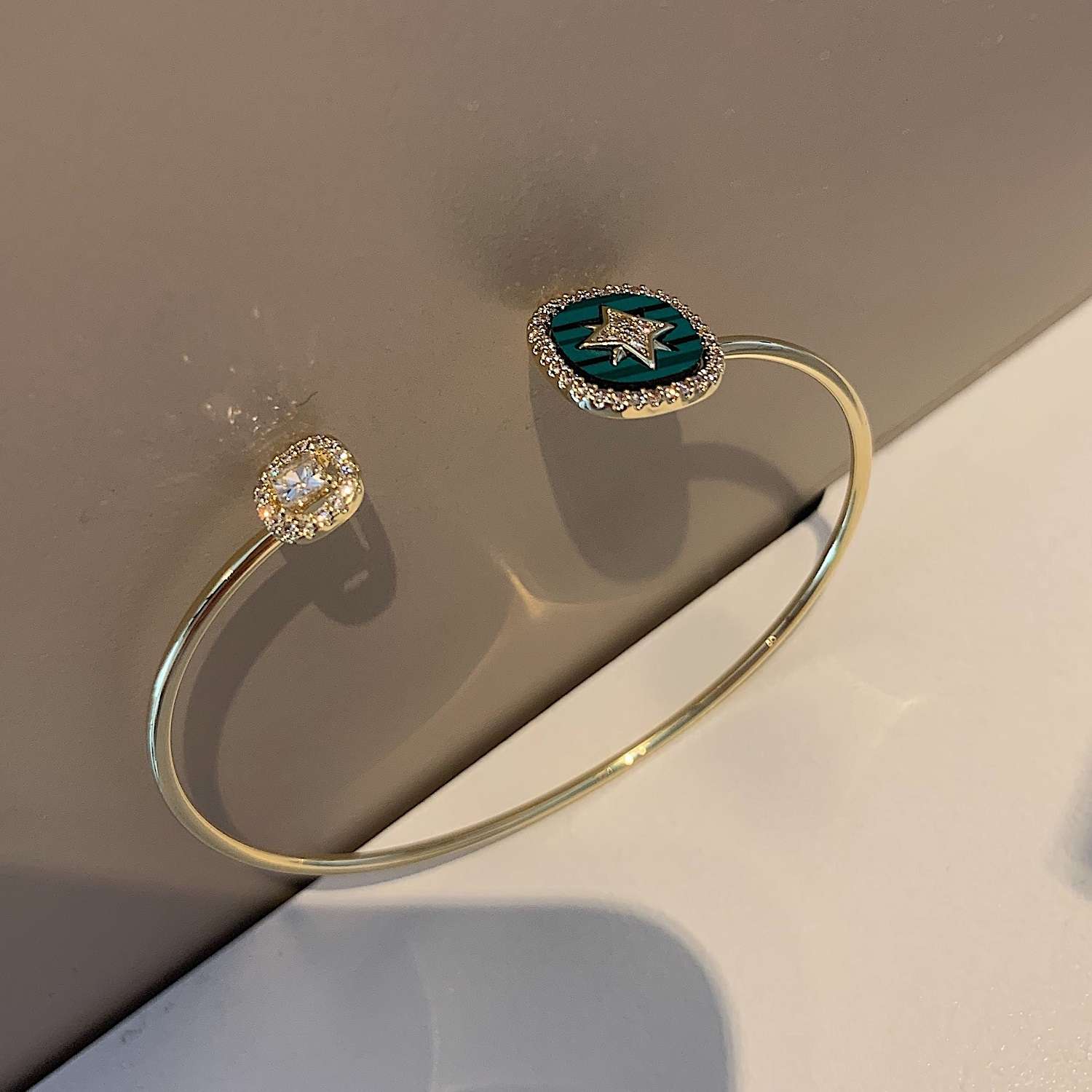 The original and niche design of the open bracelet for women on Instagram in 2021 is a trendy and personalized bracelet accessory details Picture