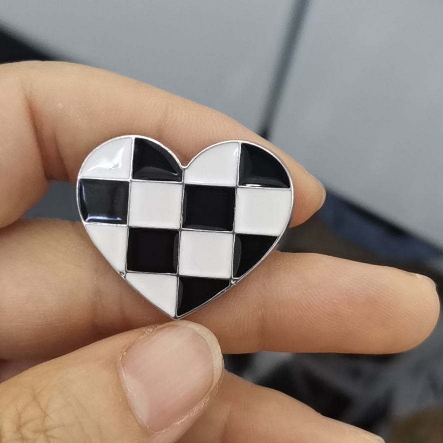 Alloy button
Heart band buttons
Button accessories thumbnail