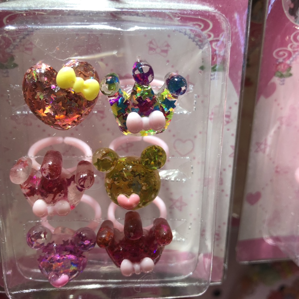 A set of 6 plastic rings for children