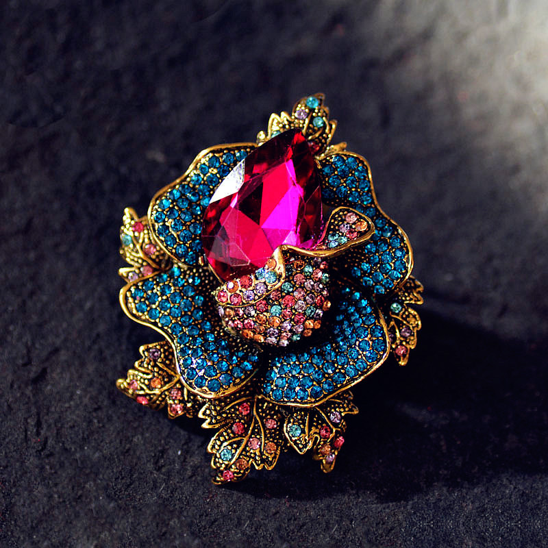 Brooches, women's accessories, high-end crystal corsages, Korean simple, elegant, luxurious and high-end overcoats and suits, brooch decorations details Picture