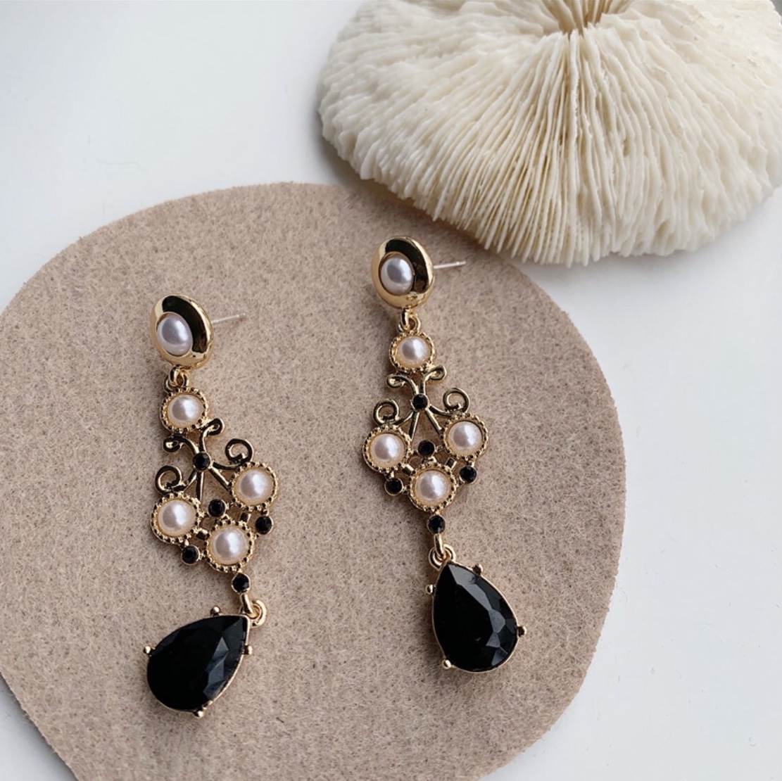 Vintage Sicilian court personality Baroque Bata national style earrings