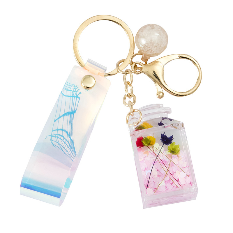 The keychain is cartoon, cute, fashionable, elegant and trendy. It's a Korean version with a strong personality. 215 Item Picture
