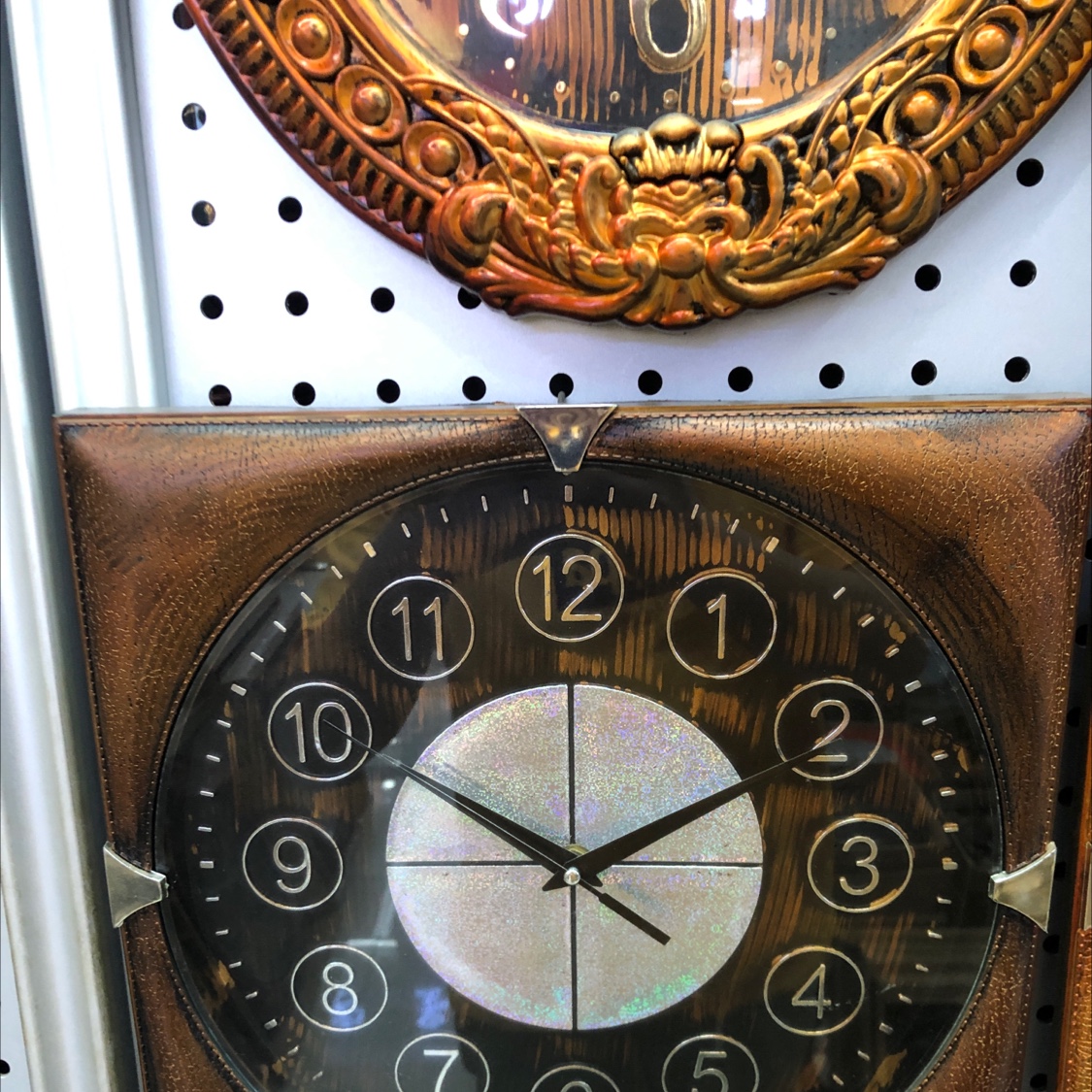 751 wall clocks