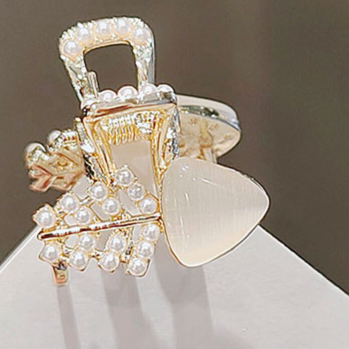Shell pearl top clip
