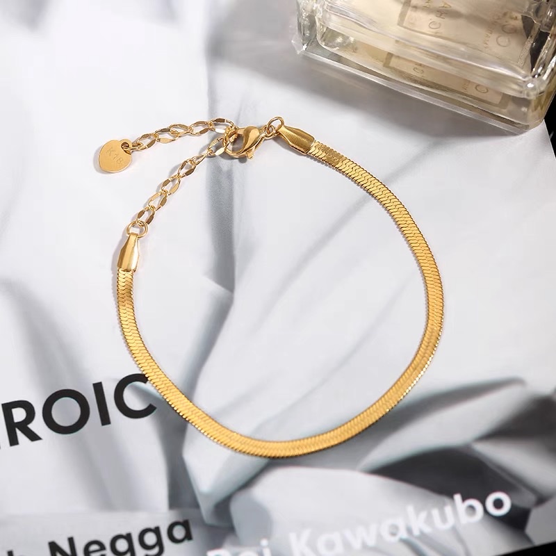 The wide snake bone bracelet for girls exudes a light luxury, niche sophistication, and is made of titanium steel with a simple yet exquisite charm Specification image