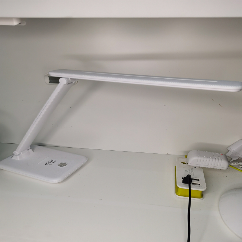 阅读台灯（学习、护眼）实物图