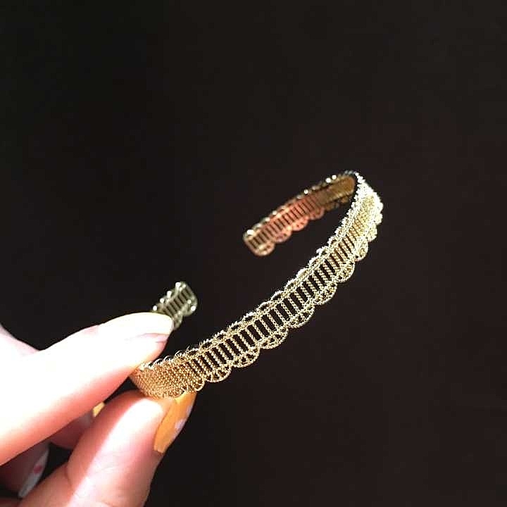 The cool and niche design of the golden hollowed-out pattern open bracelet and wristband on Instagram exudes a high-end feel and is a trendy internet-famous jewelry Specification image