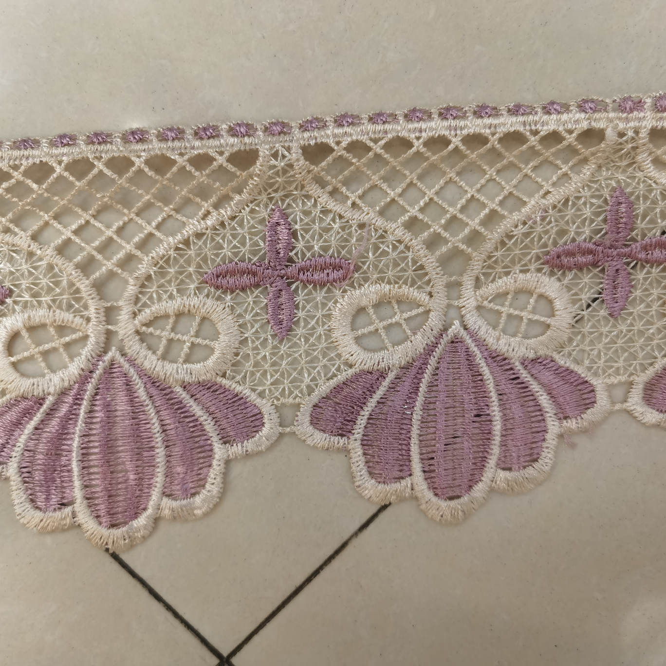 73 Water-soluble lace