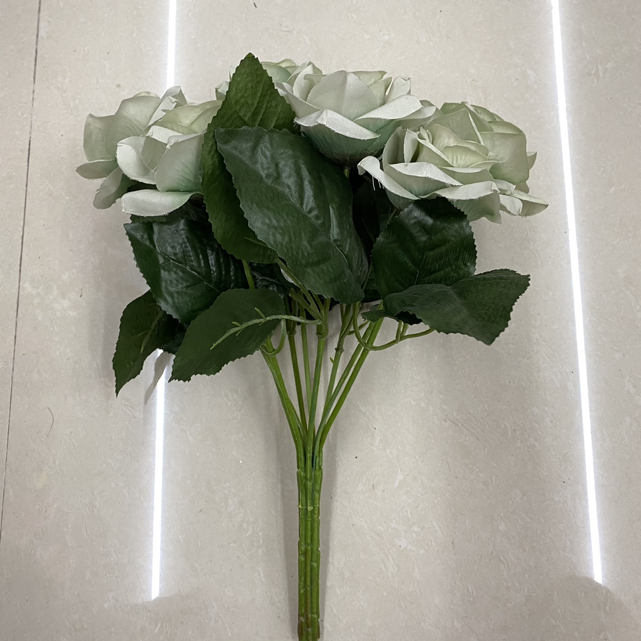 Roses bouquet green
