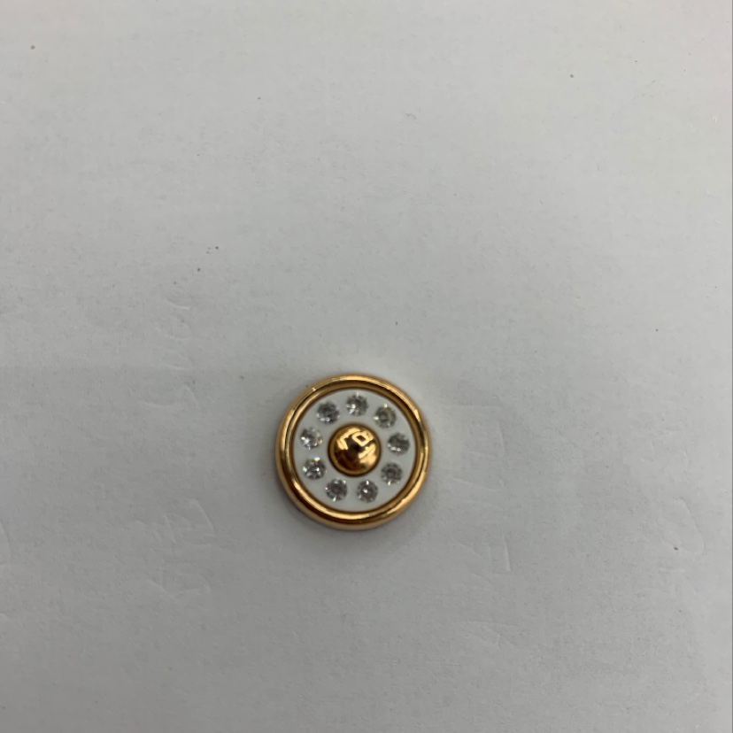 Eight little diamonds round