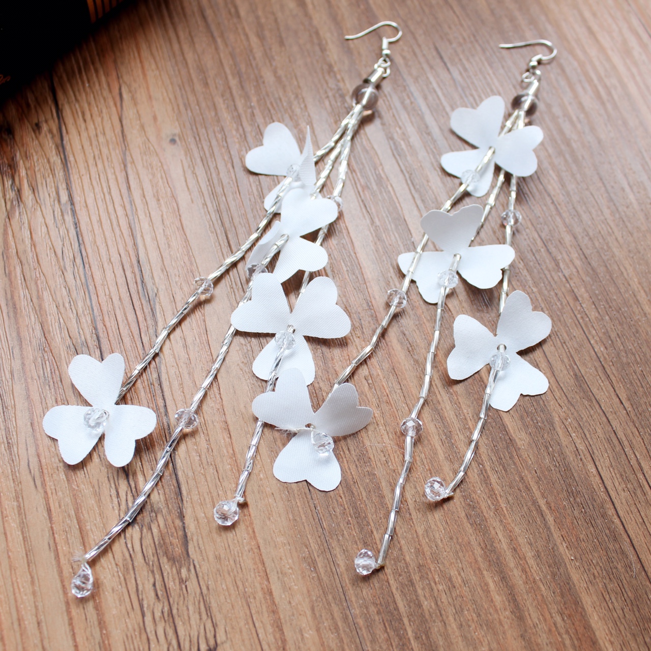 Irregular crystal tassel earrings, hand-made fabric earrings in the style of clover, and blue jewelry