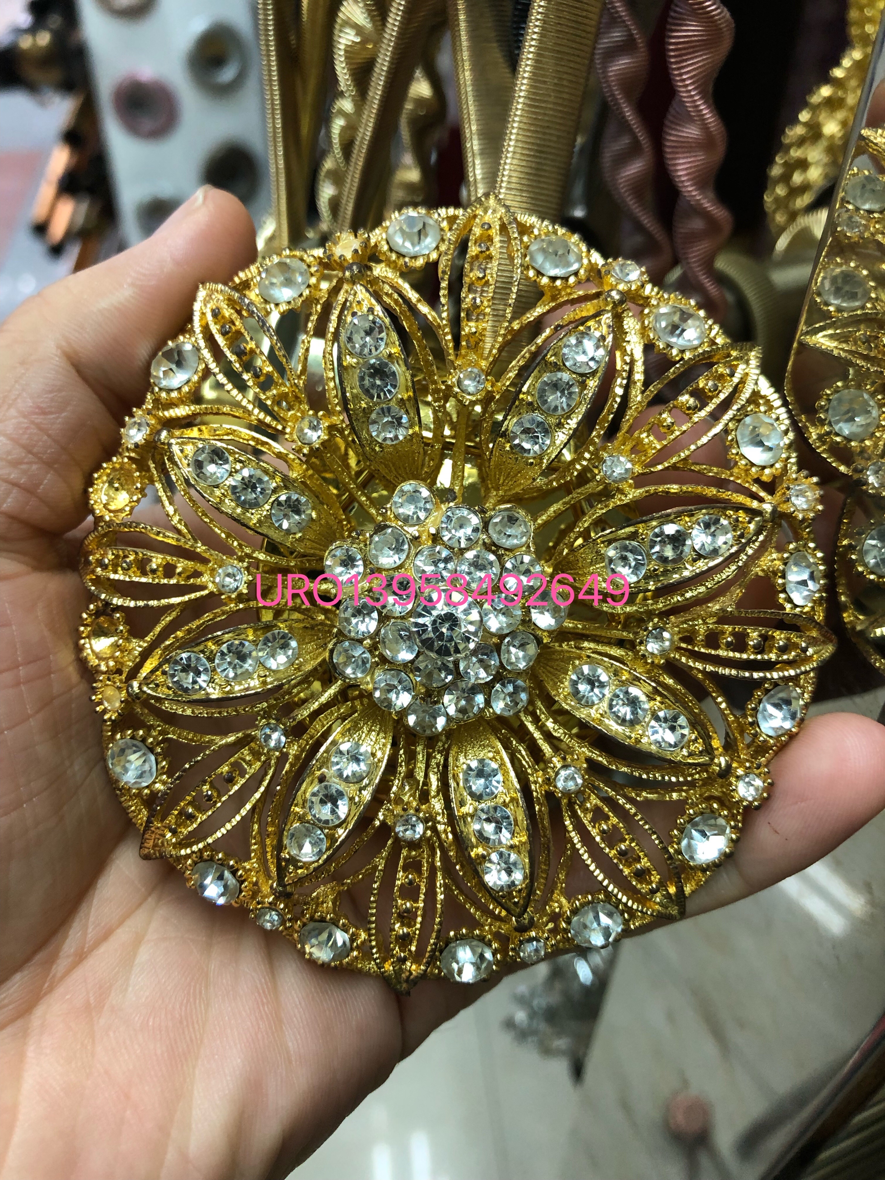 وقد وضعت حزام الكرات في الستائر في ستائر الاغتسال الفني، حيث تم ربط الحزام بالمغناطيس، وهو شريط لاصق من طراز إسكندنافي الشمال الأوروبي Application Scenario