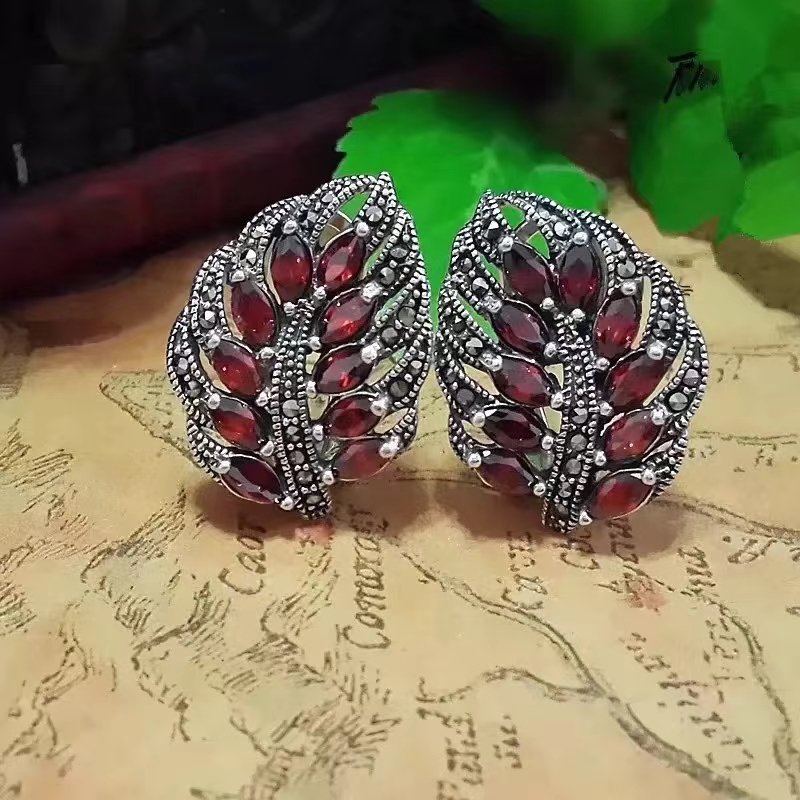 纯银红玉石树叶耳钉99