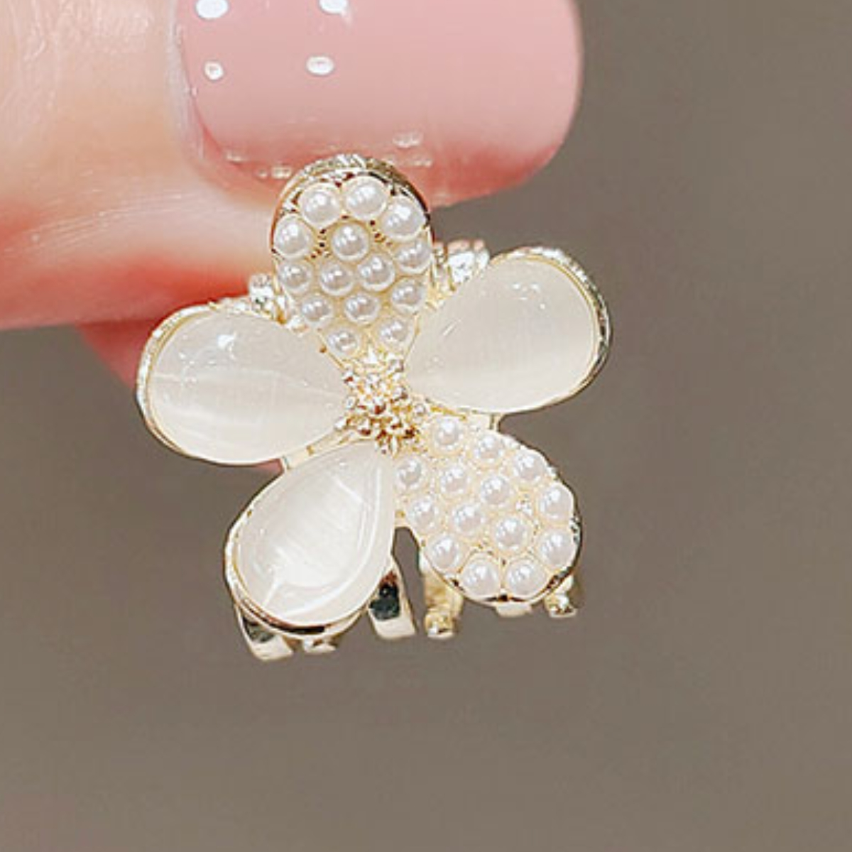Cat eye top clip