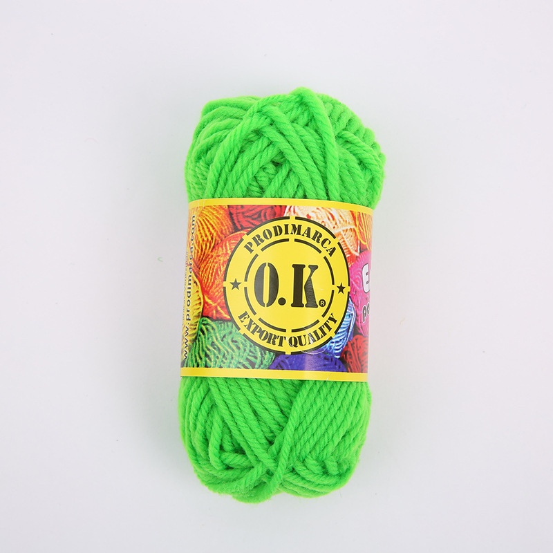 Factory direct sales of hand-knitted scarves made of acrylic wool from Europe and America, crochet hooks, medium and thick cotton balls wholesale have entered the hot sales stage