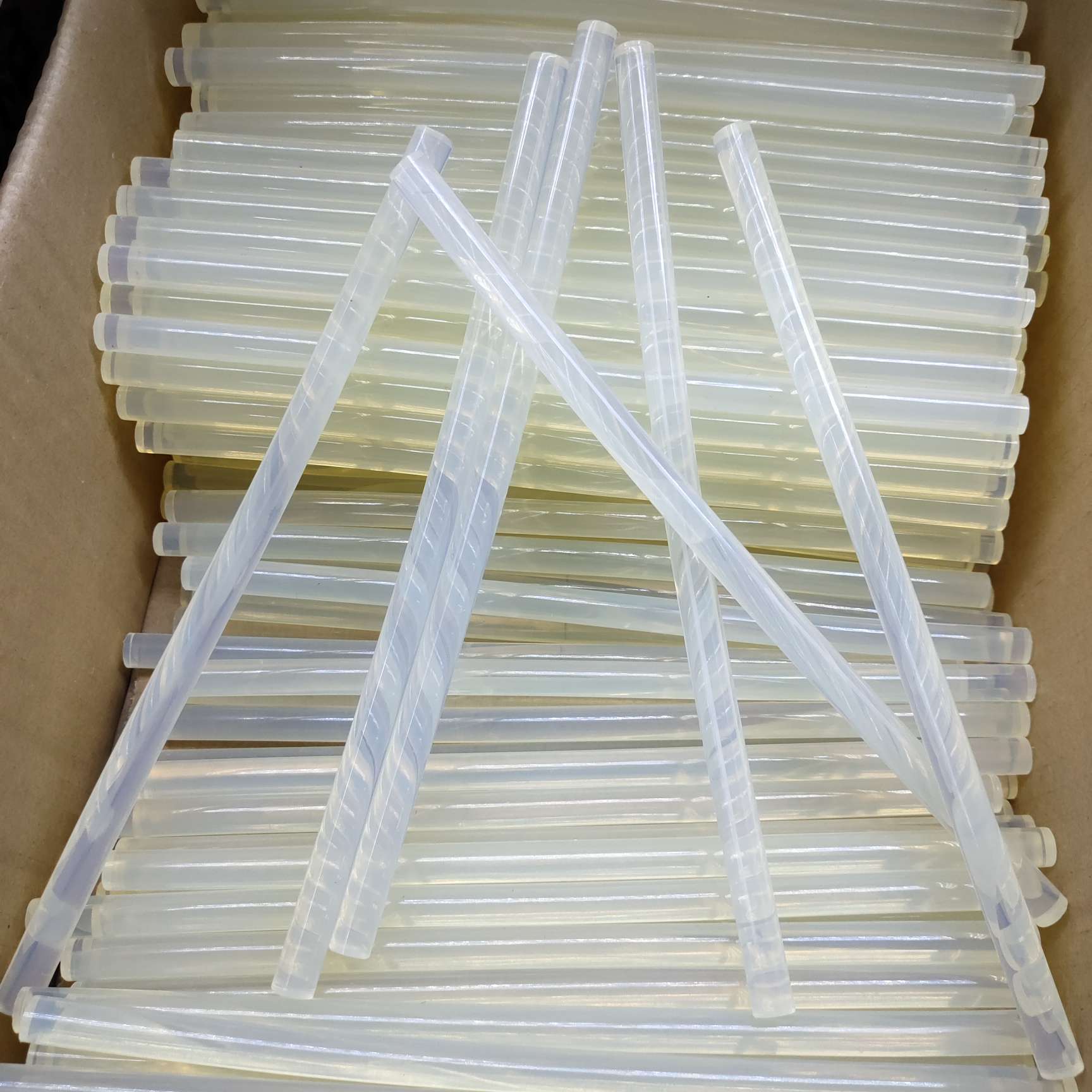 205 High-viscosity transparent hot melt adhesive stick, 7*270mm Application Scenario