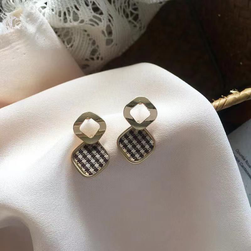 Simple elegant metal earrings Retro harbour style trendy earrings Creative geometric checker fabric earrings