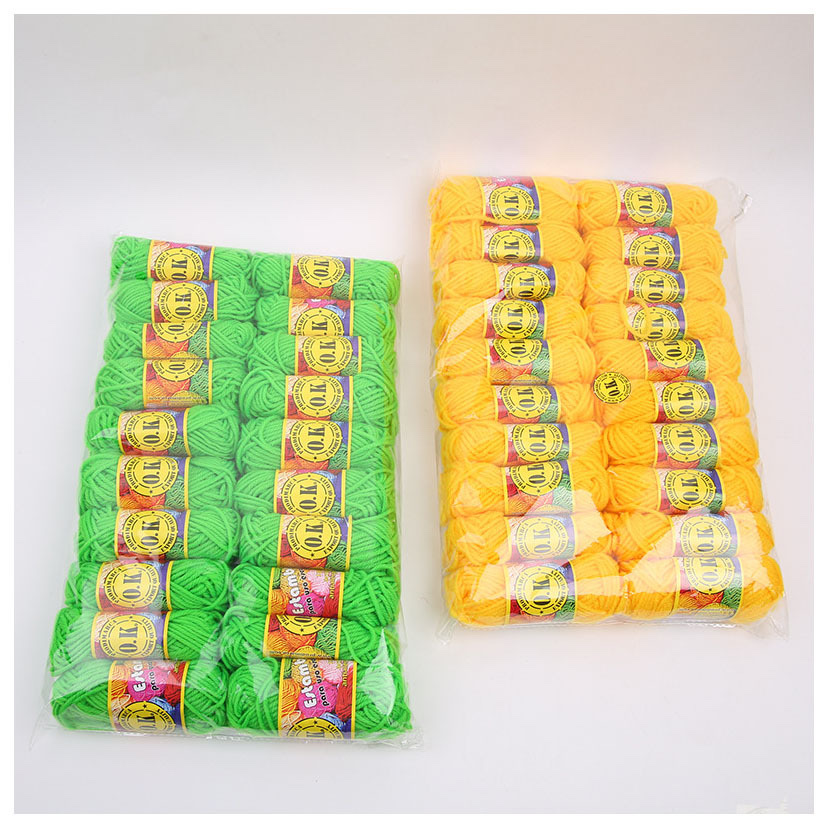 Factory direct sales of hand-knitted scarves made of acrylic wool from Europe and America, crochet hooks, medium and thick cotton balls wholesale have entered the hot sales stage detail image 10