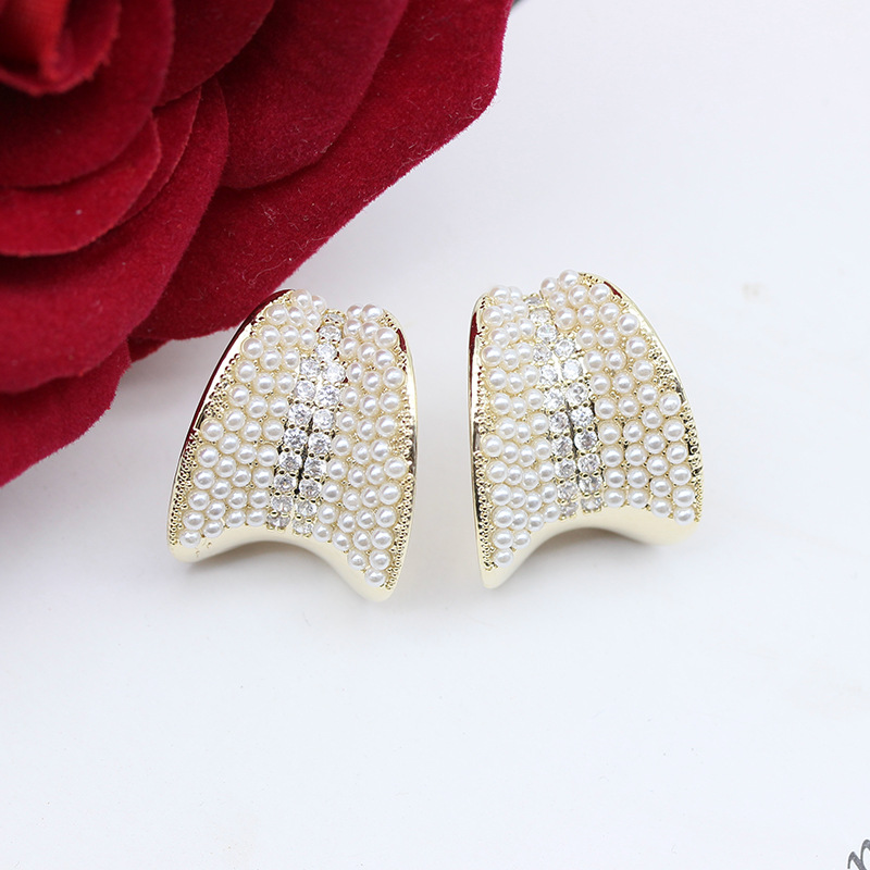 Real gold electroplating 2021 new tide earrings alloy set diamond light luxury earrings diamond arc pearl earrings female