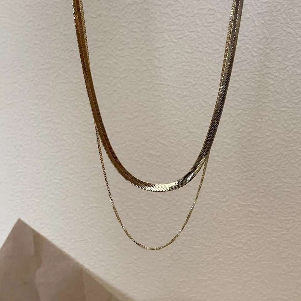 A simple and versatile double-layer snake bone chain short necklace for women, with a light luxury, high-end and niche design sense. It's a collarbone chain details Picture