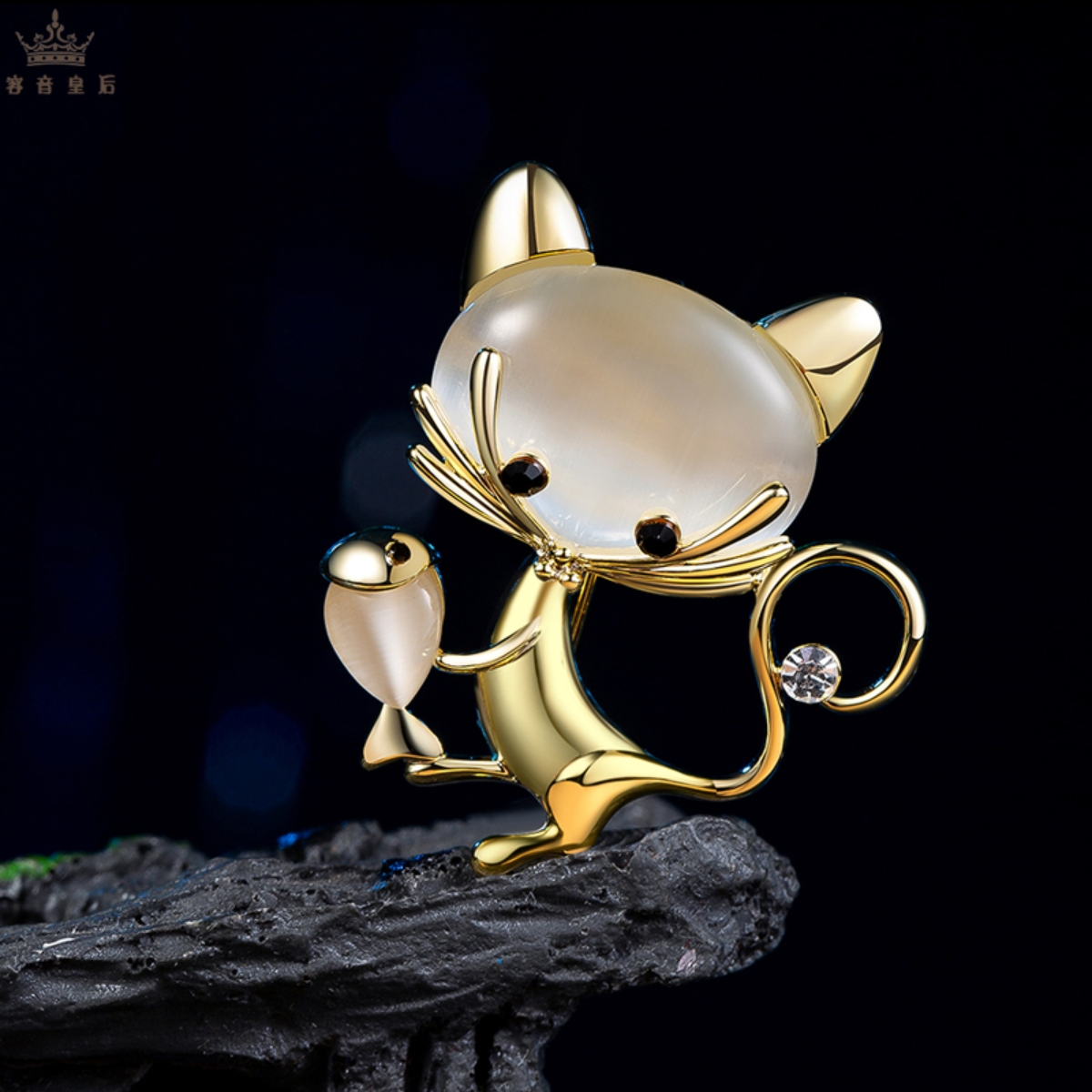 Dancing Kitty brooch
